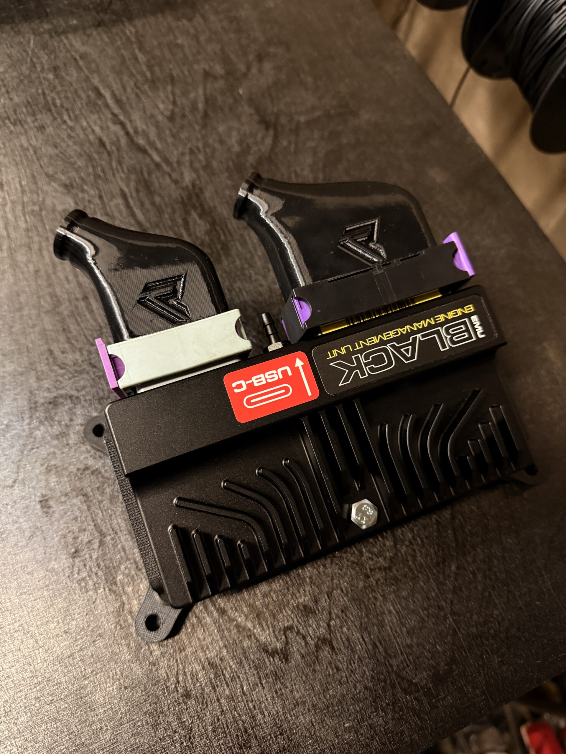 Ecumaster EMU Black 3D prinditud kinnitus